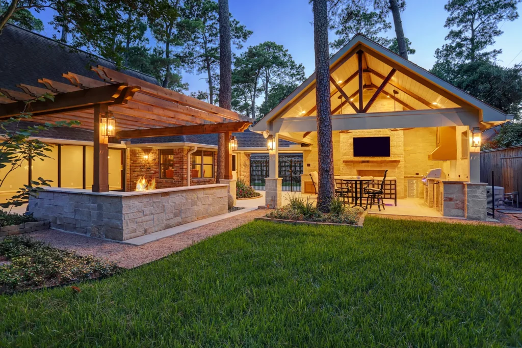 Contemporary Pergola and Outdoor Living Room in Memorial Area Houston