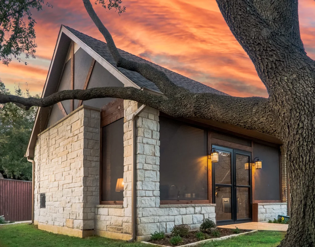 Screened Porch with Fireplace and Kitchen in Plano